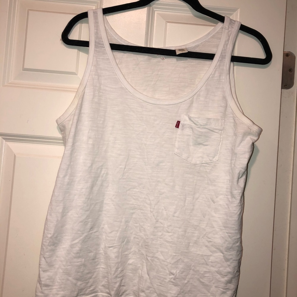 LEVI’s pocket front white tank size medium